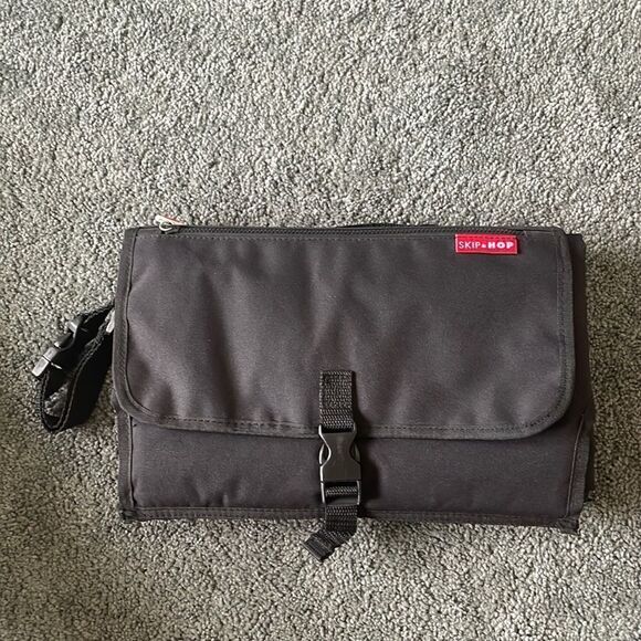 Skip Hop portable diaper changing pad - Picture 1 of 8
